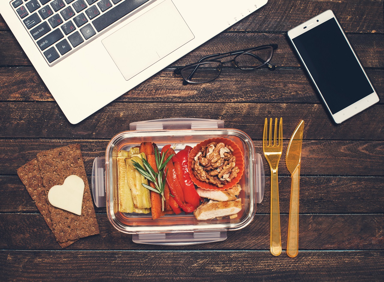 Eat Healthy At Work: Quick & Easy Snacks You Can Eat In The Office - GOQii